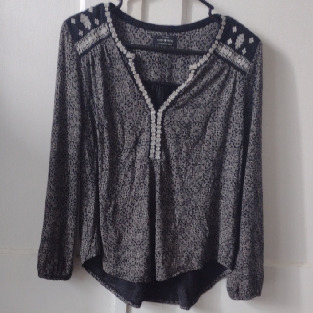 Lucky Brand Boho Black And White Embroidery Shirt With Silver Thread Strand XS